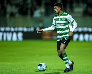 Matheus Nunes Striped Jersey Full Body Wallpaper