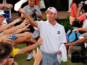 Matt Kuchar Meeting Fans Wallpaper