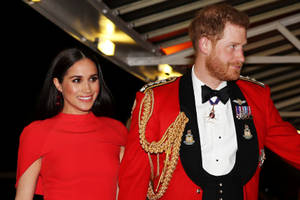 Meghan Markle Prince Harry Matching Red Wallpaper