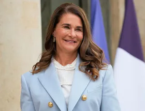 Melinda French Gates In Stylish Baby Blue Blazer Wallpaper