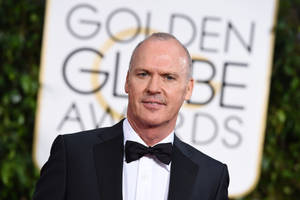 Michael Keaton At The Golden Globe Awards 2015 Wallpaper