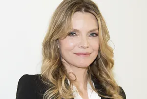 Michelle Pfeiffer Famous American Actress Wallpaper