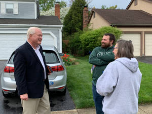 Mike Gibbons Delivering His Views To Civilians Wallpaper