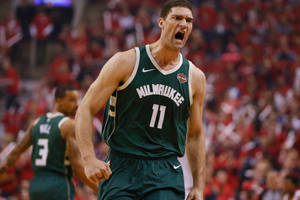 Milwaukee Bucks Brook Lopez Focus Shot Wallpaper