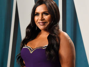 Mindy Kaling American Actress Director Wallpaper