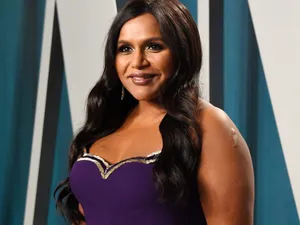 Mindy Kaling American Actress Director Wallpaper