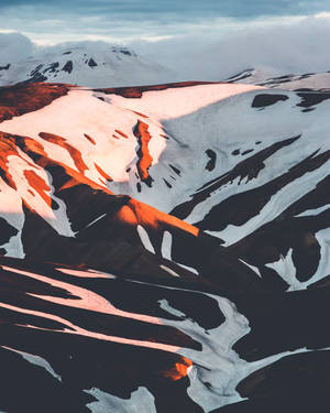 Minimalist Snowy Mountains Wallpaper