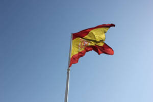 Minimalist Spain Flag Flying Wallpaper