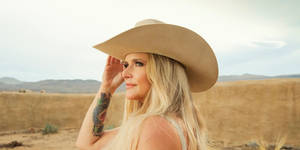 Miranda Lambert Wearing Cowgirl Hat Wallpaper