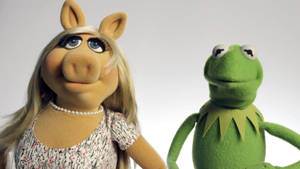 Miss Piggy And Kermit Sweet Partners Wallpaper