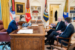 Mitch Mcconnell Meeting With President Trump In The Office Wallpaper