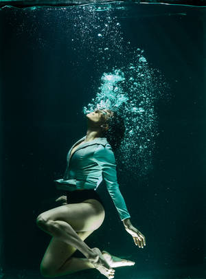 Model Under Water Wallpaper