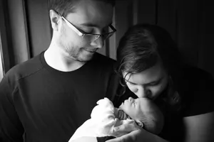 Mom And Dad Kiss Wallpaper