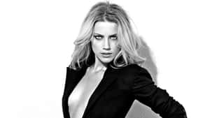 Monochrome Amber Heard Cleavage Wallpaper