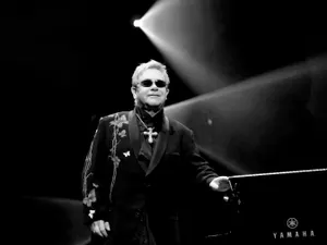 Monochrome Elton John Glam Concert Wallpaper