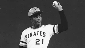 Monochromic Roberto Clemente Ball Pose Wallpaper