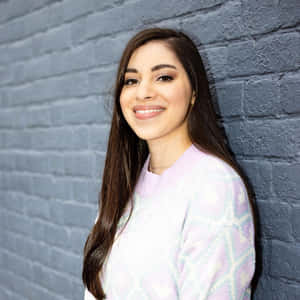 Moriah Elizabeth Smiling In Pink Wallpaper