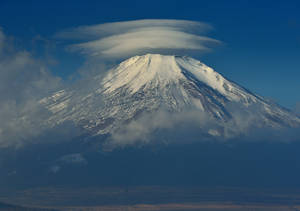 Mount Fuji Cloudy Peak Wallpaper