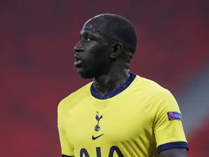 Moussa Sissoko In Yellow Jersey Wallpaper