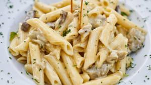 Mouth-watering Pasta Carbonara In A White Dish Wallpaper