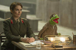 Muppets Most Wanted Nadya And Kermit Wallpaper