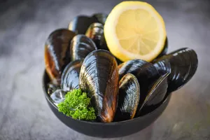 Mussels Served With Slice Of Lemon Wallpaper