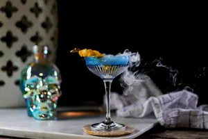 Mysterious Crystal Head Vodka Smoky Cocktail Wallpaper