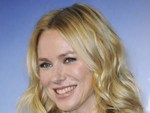 Naomi Watts British Actress Smile Wallpaper