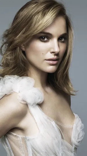 Natalie Portman In White Lace Dress Wallpaper