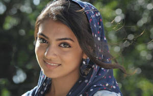 Nazriya Hd Polka Dot Shawl Wallpaper
