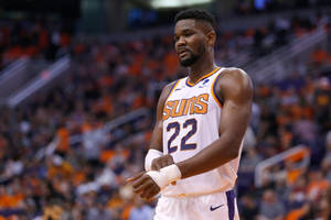 Nba League Deandre Ayton Phoenix Suns Wallpaper