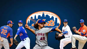 New York Mets Star Pitcher Jacob Degrom Celebrating With Teammates Wallpaper