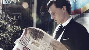 Newspaper Tom Hiddleston Wallpaper