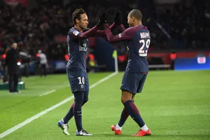 Neymar And Kylian Mbappe 4k Double High Fives Wallpaper