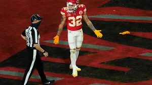 Nfl Star Tyrann Mathieu Racks Up Another Interception Wallpaper