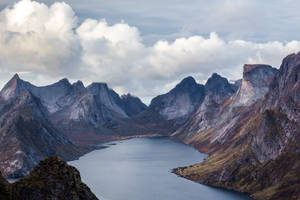 Norway Reinebringen Lake Wallpaper