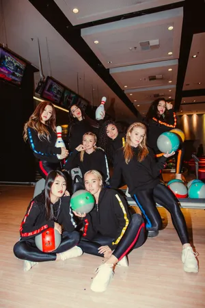 Now United Female Members Wallpaper