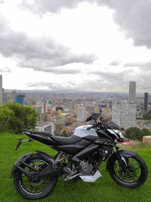 Ns 200 On Hill With City View Wallpaper