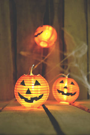 October Halloween Jack-o’-lanterns Wallpaper