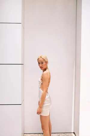 Off White Body Portrait Wallpaper