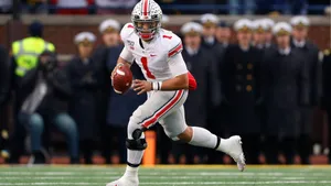 Ohio State University Qb Justin Fields Wallpaper