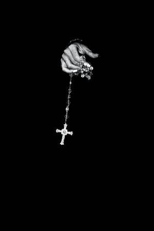 Old White Rosary Cool Black Background Wallpaper