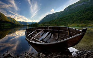 Old Wooden Boat Wallpaper