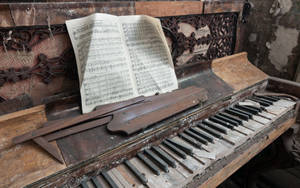 Old Wooden Music Piano Wallpaper
