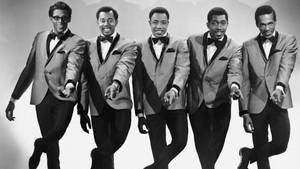 Original Members Of The Temptations Ensemble In Classic Black And White Photograph Wallpaper