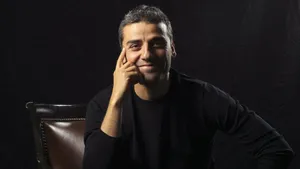 Oscar Isaac In The Room Wallpaper
