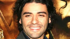 Oscar Isaac Lovely Smile Wallpaper