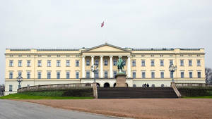 Oslo The Royal Palace Distant Wallpaper