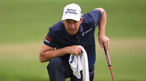 Padraig Harrington Kneeling On Course Wallpaper