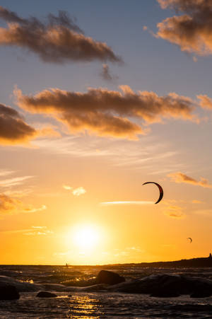 Paragliding Bright Sunset Wallpaper